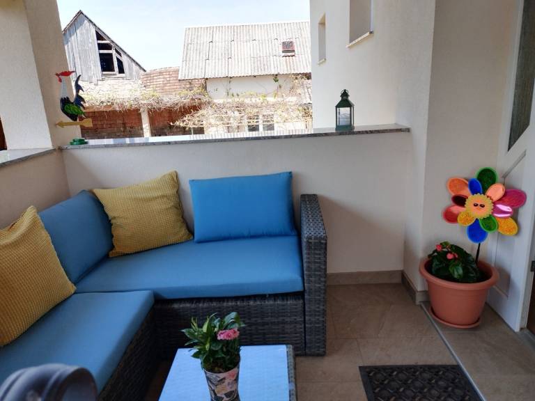 Fully equipped beautiful vacation home with yard & barbeque | Garden view | Dogs allowed — photo 5