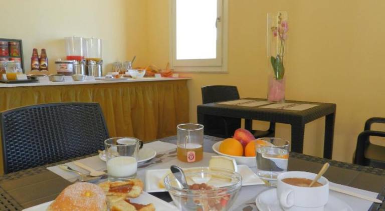 Serviced apartment with 2 rooms for 127 persons — photo 4