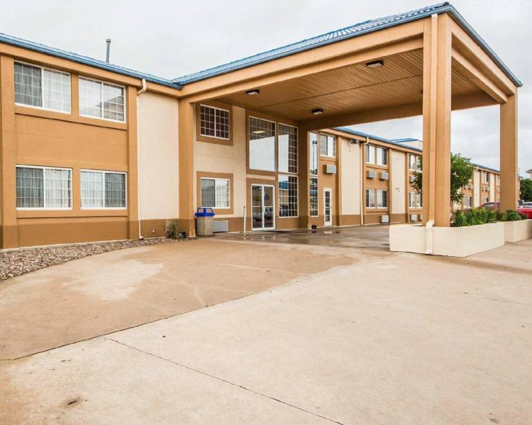 Baymont by Wyndham Blackwell I 35