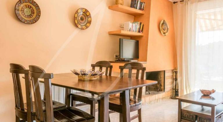 Apartment with patio — photo 4