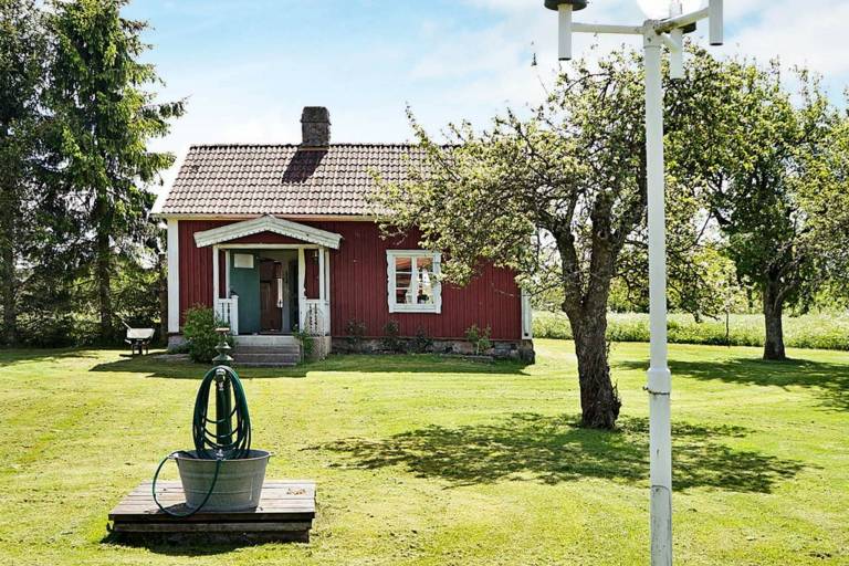 House with BBQ & yard — photo 3