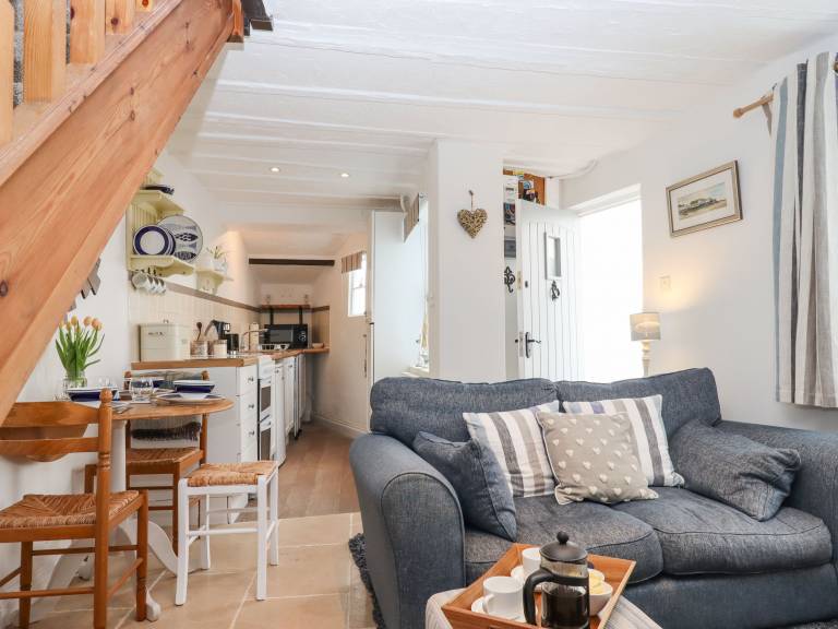 Family-oriented cottage | Beach view | Beach nearby | Pets allowed — photo 5