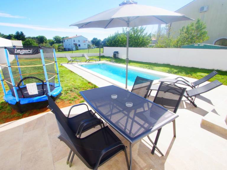 Beautiful house with BBQ, private pool & yard | Dogs allowed — photo 5