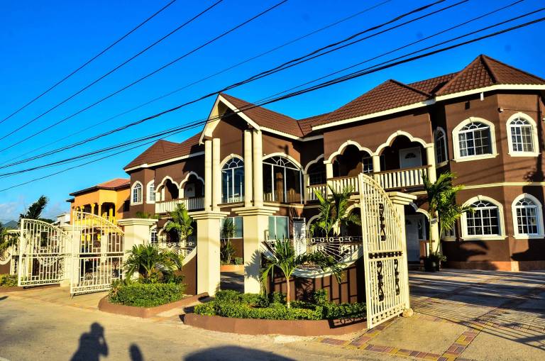 Pension  Discovery Bay