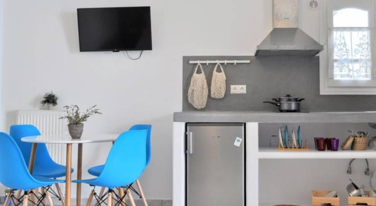 Holiday apartment with patio — photo 2