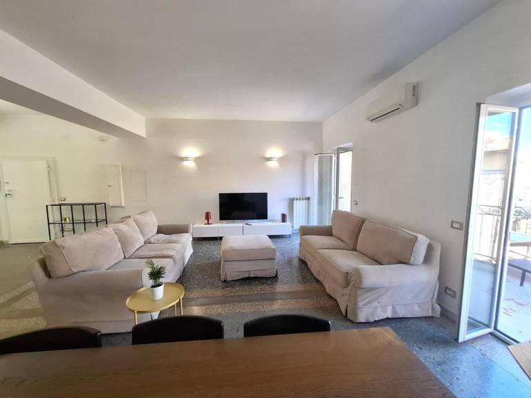 Rental apartment with fast internet & terrace | Next to Colosseum | City view | Good for workation in Vittoria