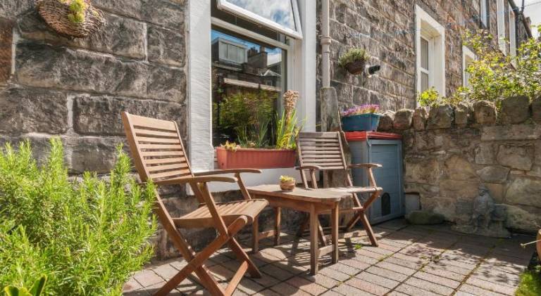 Rental apartment with terrace, barbeque & garden — photo 4