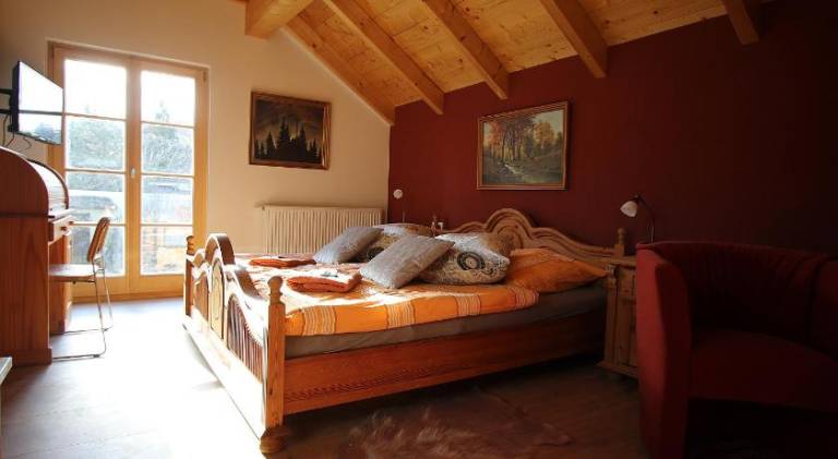 Pension und Falknerei an der alten Schmiede