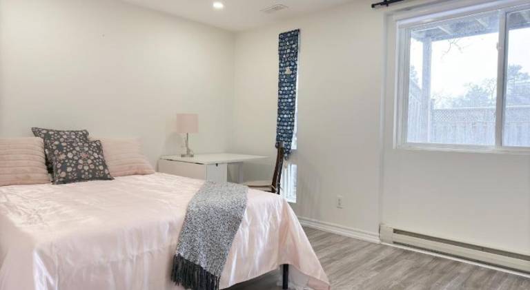Cozy room with private bath near Don Mills Subway