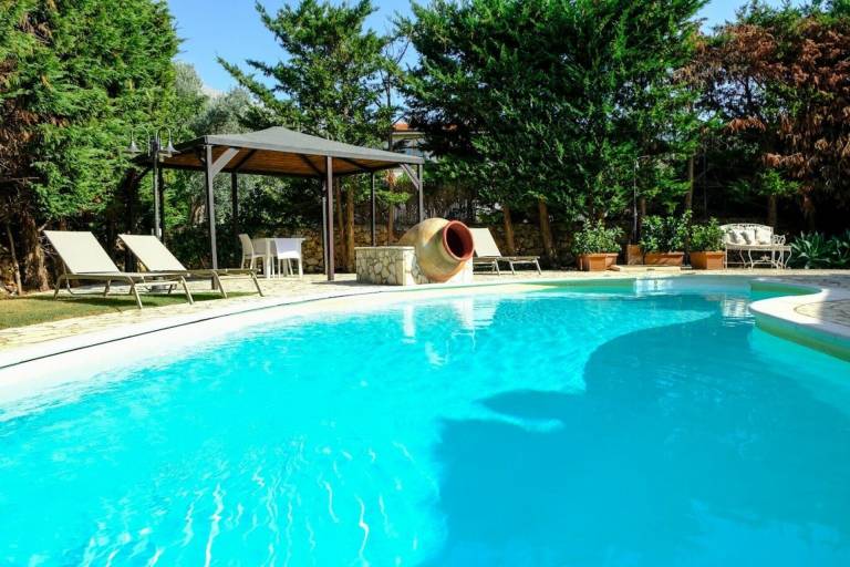 Villa with private pool & grill — photo 2