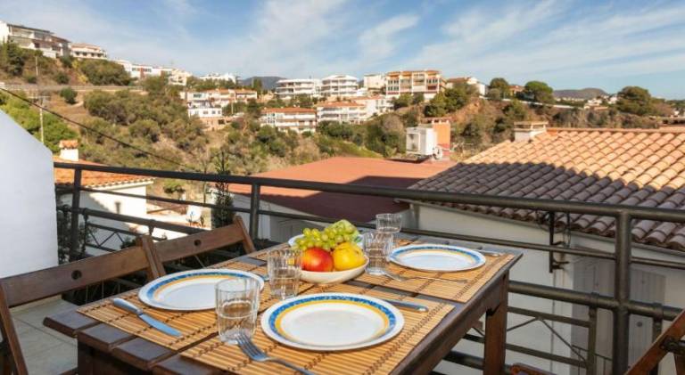 Wonderful rental apartment with terrace | Close to the beach | Dogs allowed in Llanca
