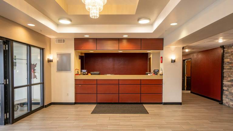 Red Roof Inn & Suites Indianapolis Airport — photo 5