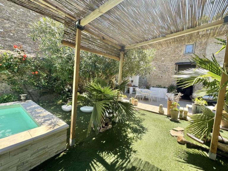 Gite with BBQ, terrace & yard — photo 4