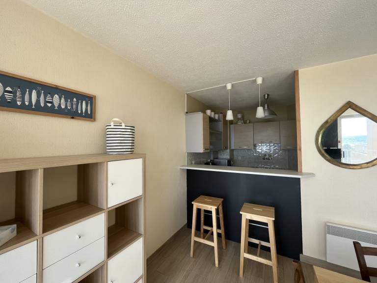 Beachfront Duplex T3, 5P, Terrace, Elevator, Parking, Pet-Friendly. Near Shops & Events. — photo 3
