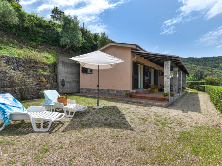 House with barbecue, yard & patio | Sea view — photo 2