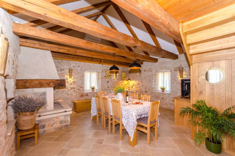 Fully equipped charming house with terrace, barbeque & yard | Panoramic view | Pet-friendly in Jelsa