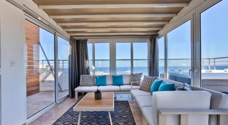 Valletta Luxury 4-Bedroom Duplex with Stunning Sea Views Private Terrace and Jacuzzi — photo 3