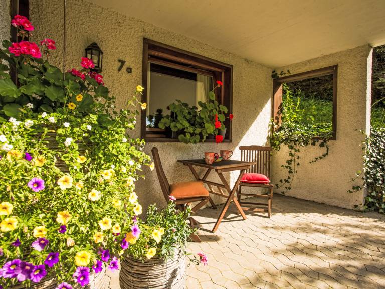 Apartment with patio, BBQ & garden — photo 5
