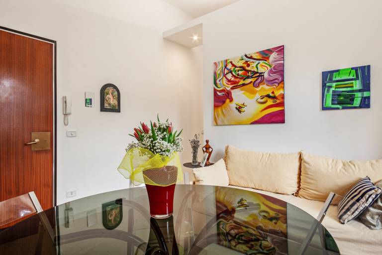 Apartment with yard — photo 3