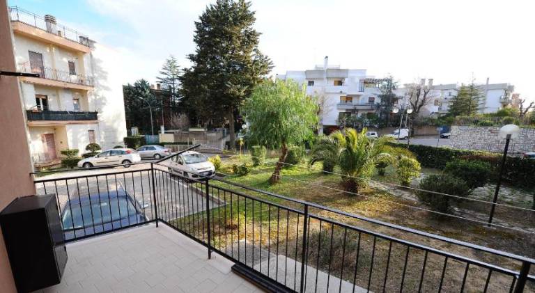 Rental apartment with garden & terrace — photo 4