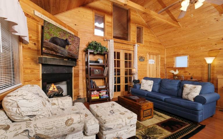 Cabin with patio, grill & hot tub | Mountain view — photo 4