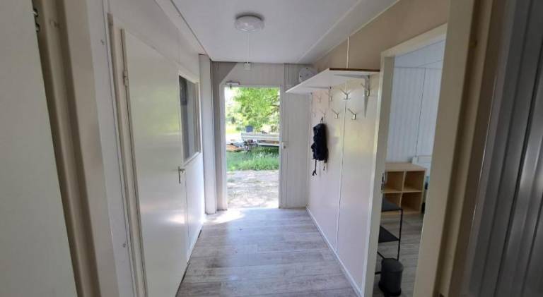 Lodge with terrace & yard | Pet-friendly — photo 5