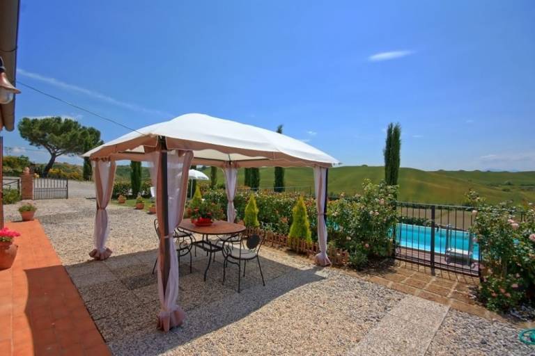 Villa with private pool & yard — photo 3