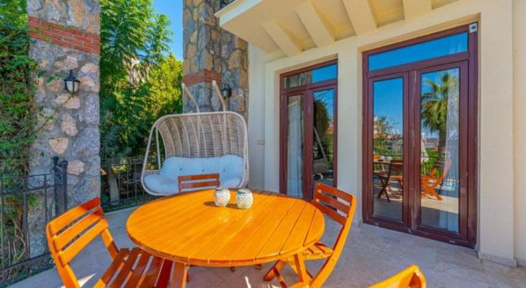 Villa with patio, yard & private pool | Suitable for remote work — photo 3