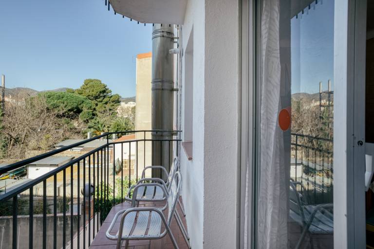 Apartment on the Paseo Marítimo '2-2' close to the Beach with Balcony & Wi-Fi — photo 2