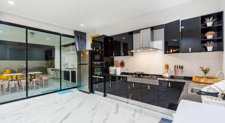 Villa with private pool, hot tub & terrace | Perfect for remote work | Pets are welcome — photo 4