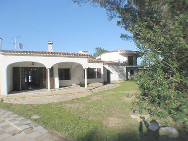 Villa with barbecue, garden & pool — photo 3