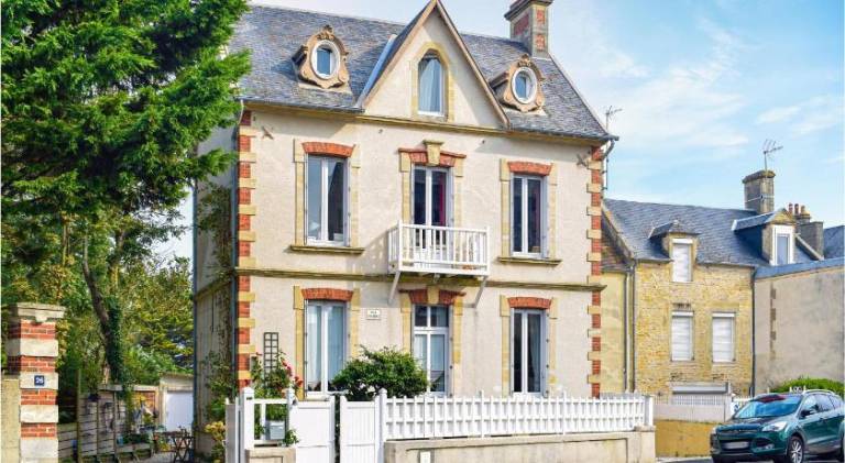 Holiday apartment with patio in Arromanches-les-Bains