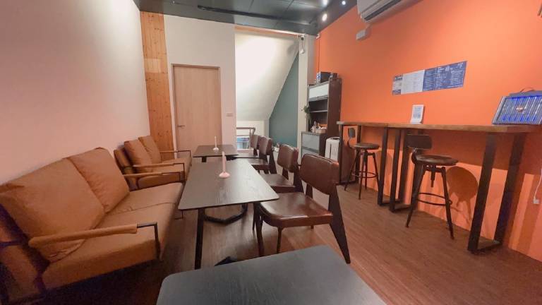 LIKE HOSTEL & BAR Lounge — photo 2