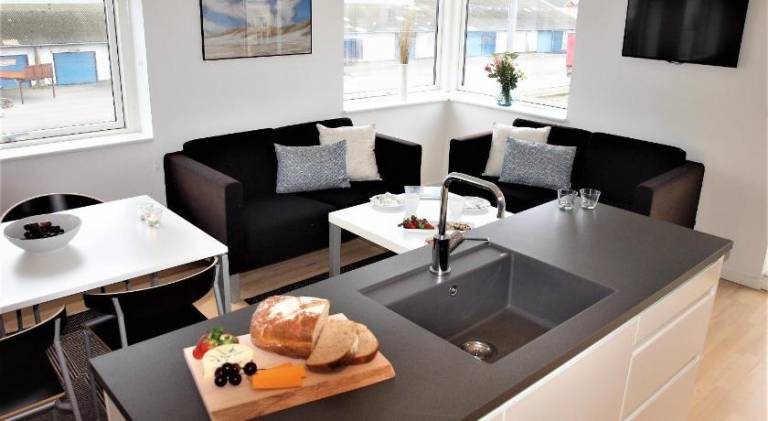 Ample rental apartment with patio | Suitable for remote work | Pet-friendly — photo 2