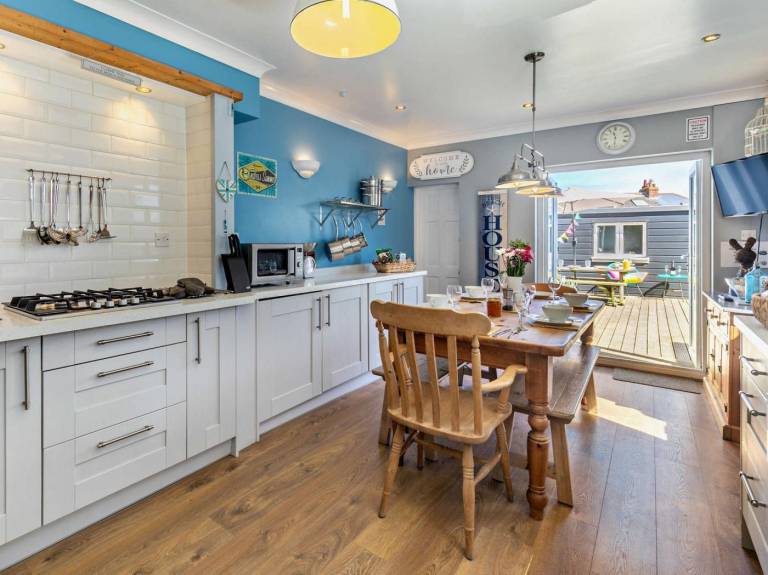 Fully equipped wonderful cottage with garden, patio & barbecue | Water view | Next to the beach | Dogs allowed in Newquay