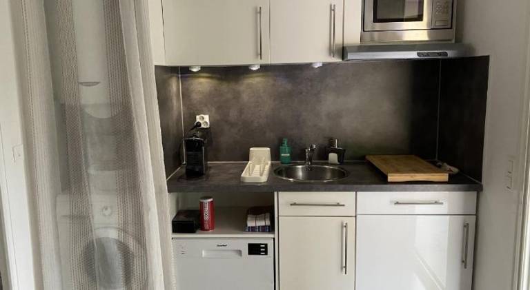 Beautiful vacation home with barbecue, terrace & yard | Pets allowed — photo 4