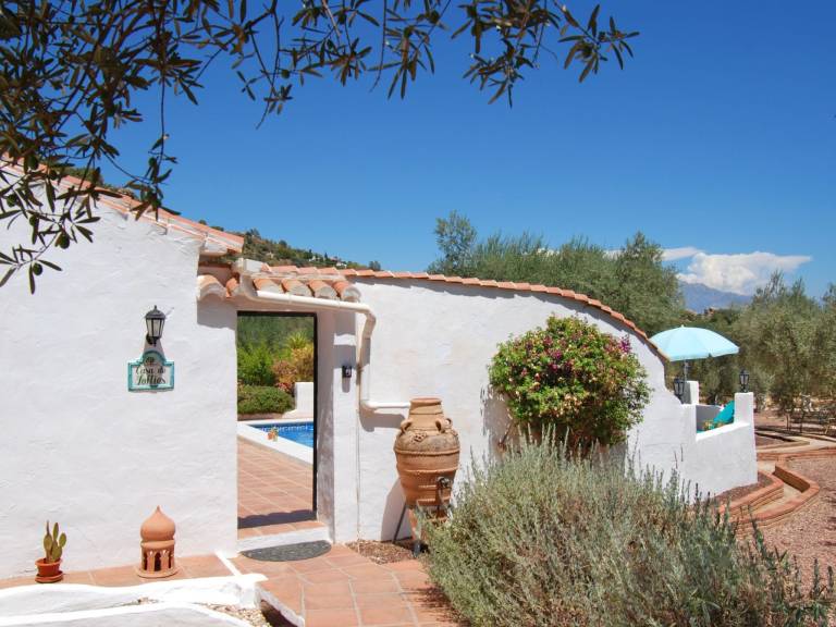 Vacation home with terrace, yard & BBQ — photo 4