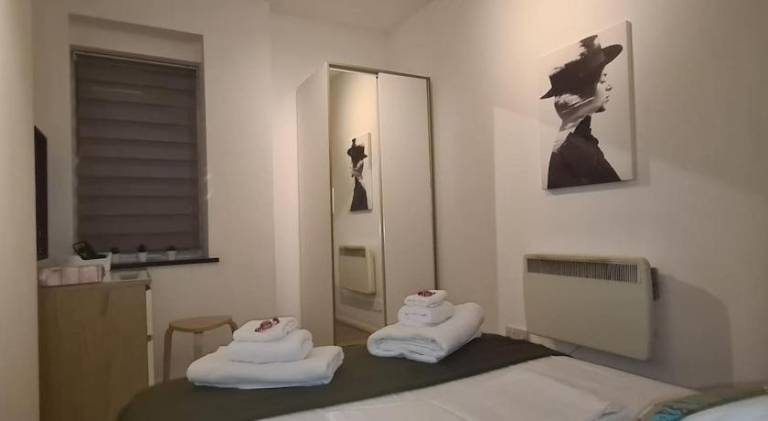 Apartment with 1 room for 4 persons in Luton