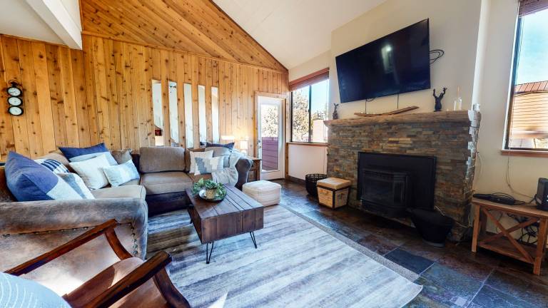 Condo with barbeque, hot tub & terrace in Mammoth Lakes, CA