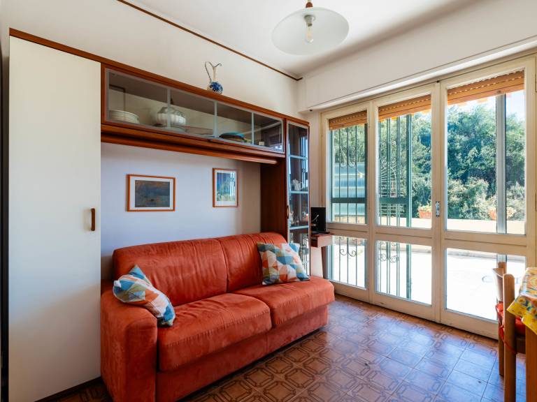 Apartment with patio & yard | Sea view — photo 2
