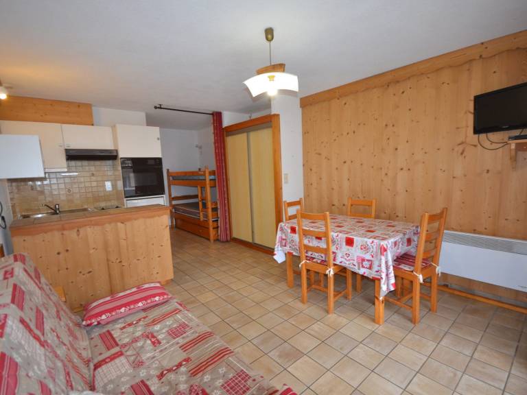 Cozy Studio with Balcony, Near Village Center, 50m to Shops, 150m to Slopes, Pet-Friendly — photo 2