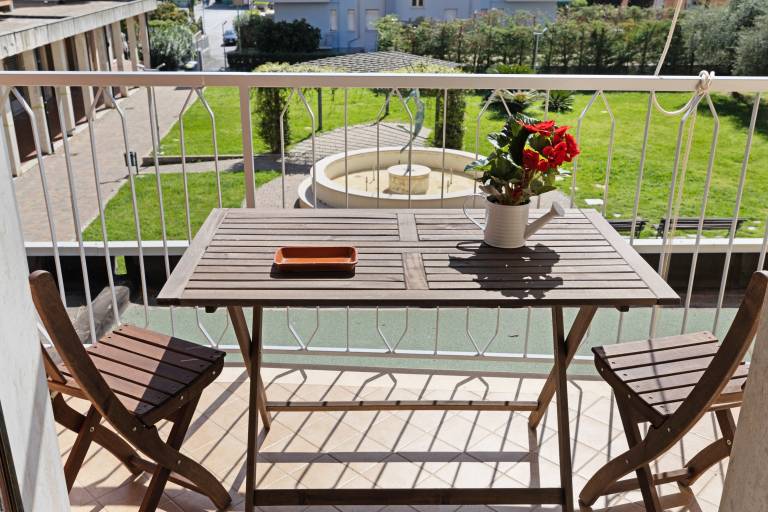 Rental apartment with yard | Garden view — photo 3