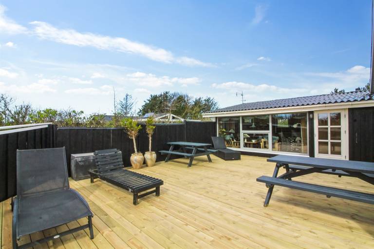 Vacation home with patio — photo 2