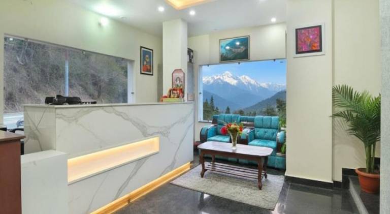 LA Riqueza Dhanolti View - Mountain View Rooms - Near to Eco Park & Surkanda Devi Temple — photo 3