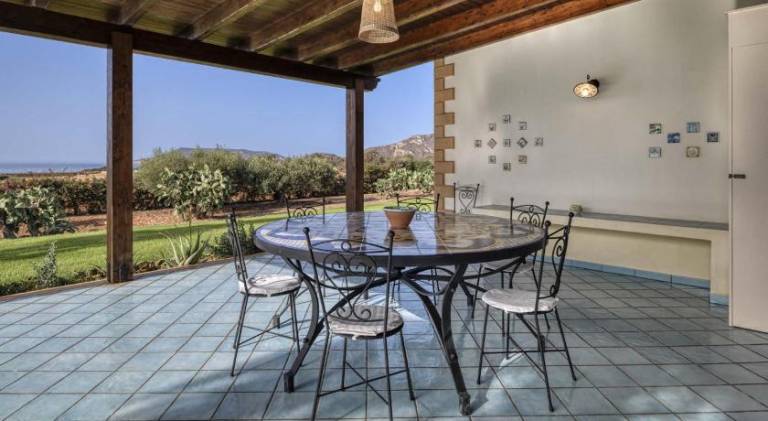 Villa with pool — photo 5