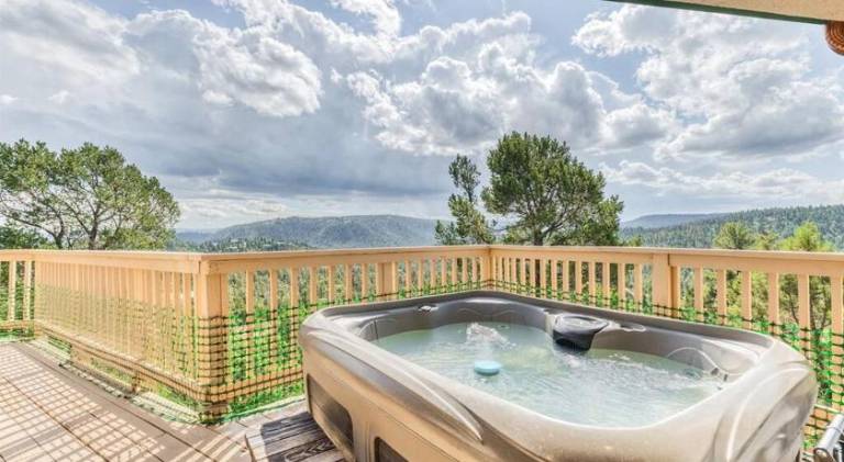 Mesa Verde, Hot Tub, Pedestal Octagon Home / Mount in Ruidoso, NM