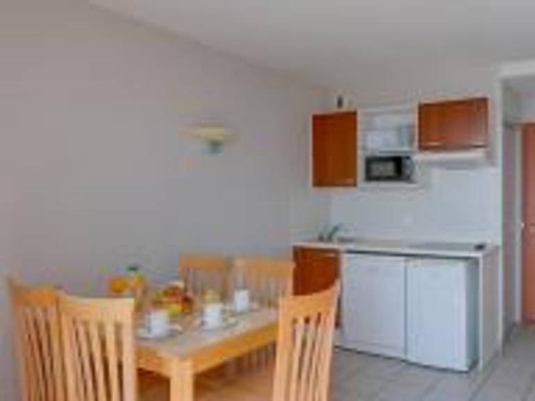 Rental apartment with heated pool & patio — photo 5