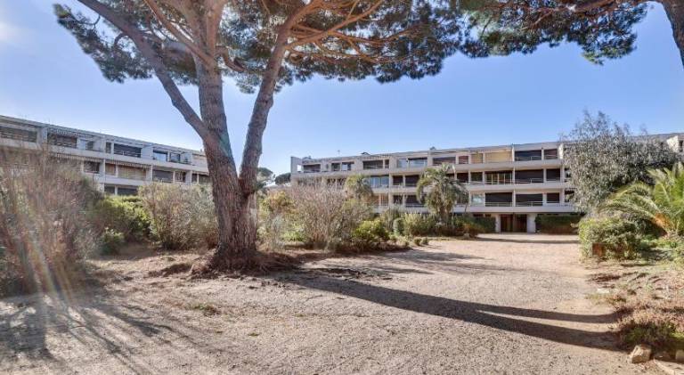 Fully equipped rental apartment with terrace & garden | Close to the beach | Good for workation | Pets are welcome — photo 4