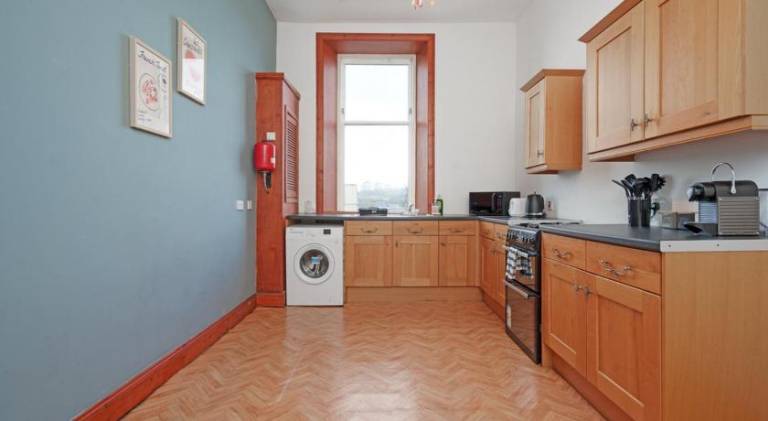 Family and Group Stay 2BR by Park Sleeps 7 — photo 3