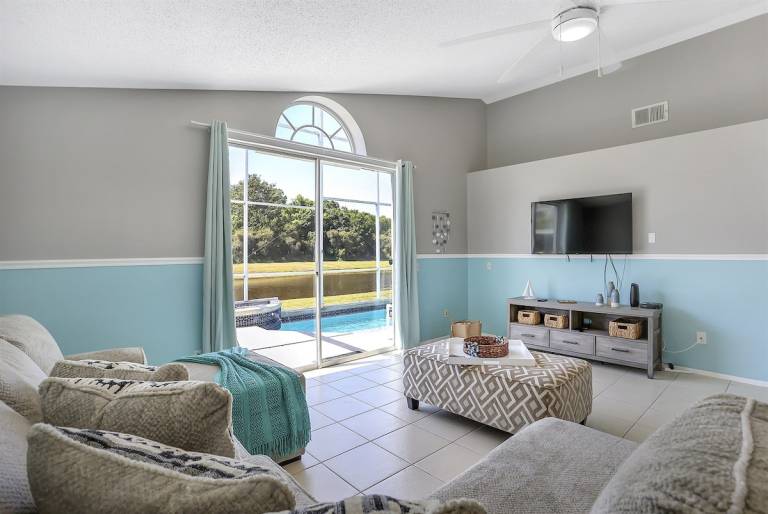 House with pool, grill & yard — photo 3